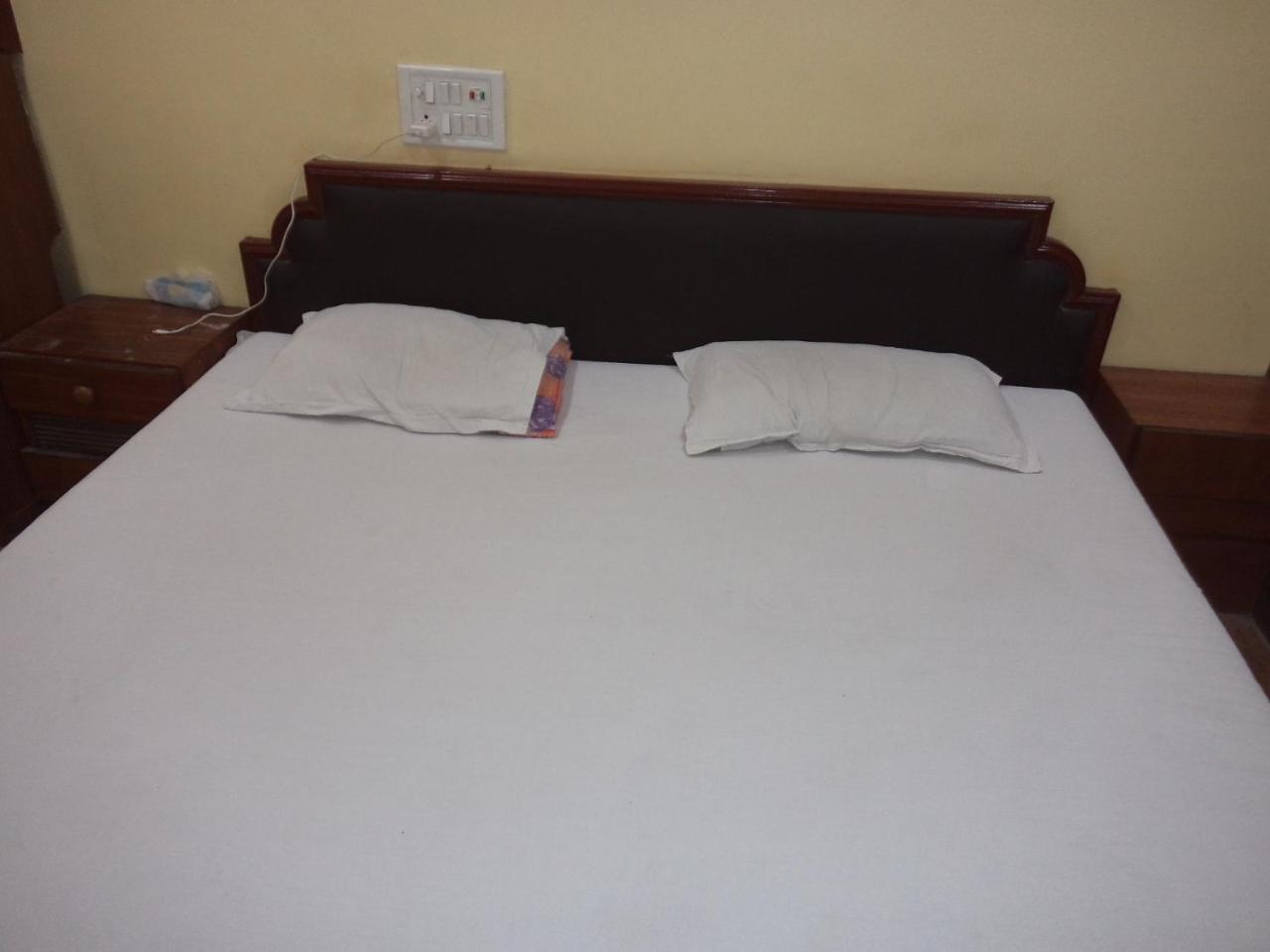 Hotel Neelkamal Indore Esterno foto