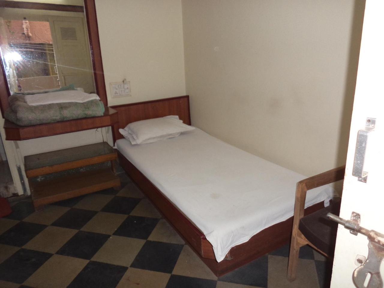 Hotel Neelkamal Indore Esterno foto